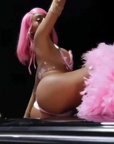 The things I’d do to and for that ass