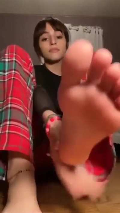 brunette foot joi