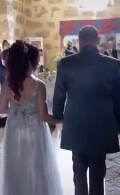 What a beautiful 👗dress..