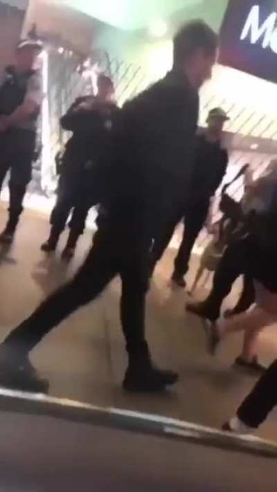 Guy calls out police dog for not doing its job