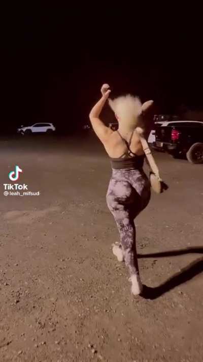 Like the way it’s 🍑 move 👀💦👌🏾