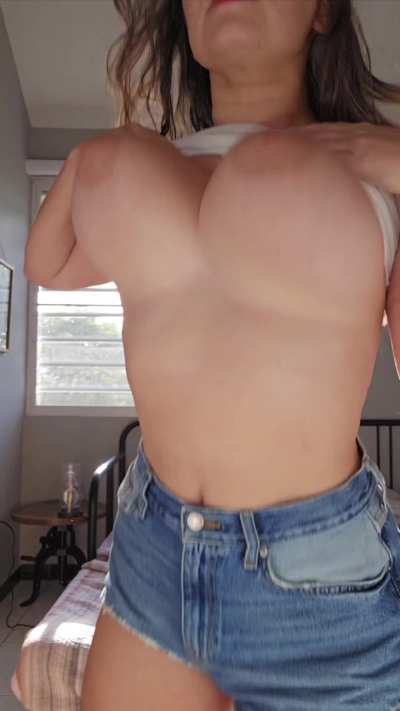 the most delicious boobs of a baddie