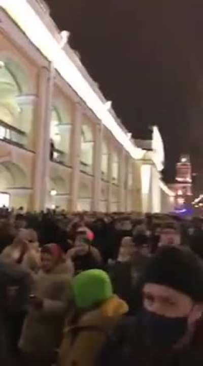 St Petersburg, Russia. People are chanting “No to War!” “Shame!” & “Ukraine is not our enemy!”