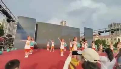 LED wall collapse when kindergarteners celebrating Children&rsquo;s Day