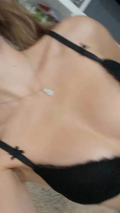 Wave if you&rsquo;d fuck me