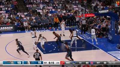 [Highlight] Super Bol one hands the rebound, then takes it coast to coast.