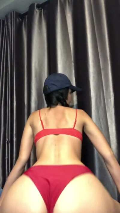 I hope that the 5 guys who see this like my petite body 💕