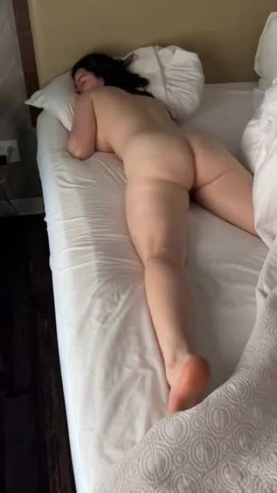 Y’all, I woke up so fucking horny 🙈