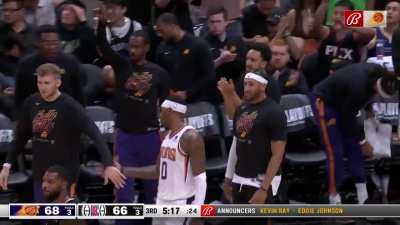 [Highlight] Booker exploits Clippers defense with incredible pass to a wide open Kevin Durant for 3