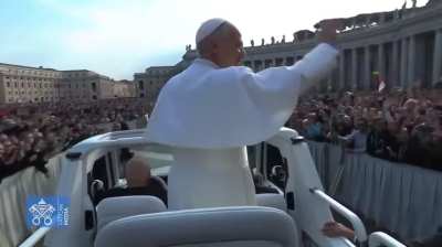 Someone in the crowd: &ldquo;Go Cubs!&rdquo; - Pope Leo: &ldquo;They lost!&rdquo;