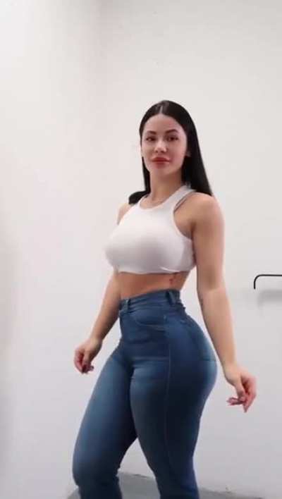 Damn! This PAWG is CRAZY! 🍑