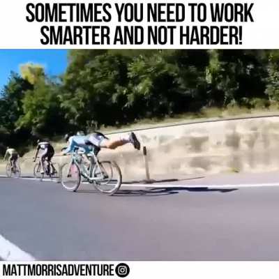 Cyclist uses momentum to overtake opponents like a pro.