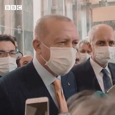 Cumhurbaşkanı Erdoğan: "Bug&uuml;n T&uuml;rkiye'de evine ekmek g&ouml;t&uuml;remeyen diye bir şey var mı? Bug&uuml;n T&uuml;rkiye asgari &uuml;creti ile maaşı ile bir&ccedil;ok &uuml;lkeyi geri bırakmış bir &uuml;lke, b&uuml;y&uuml;me oranında d&uuml;nyada en iyi noktada olan bir &uuml;lkeyiz."