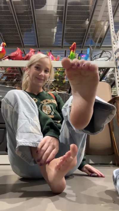 I wasn&rsquo;t planning on worshipping my feet in the store, but once I got a whiff of them I couldn&rsquo;t stop myself 🤭