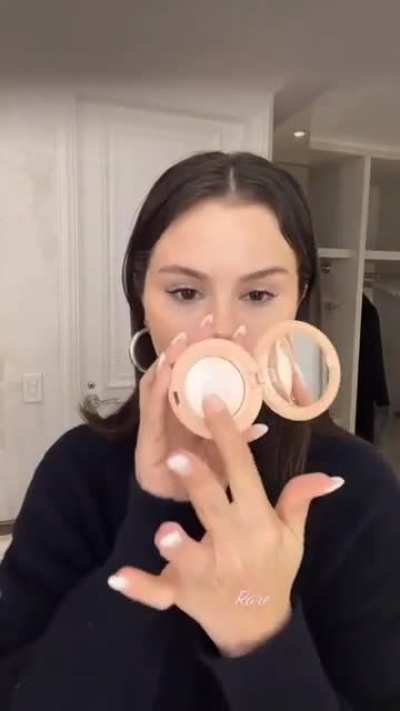 Selena Glam up