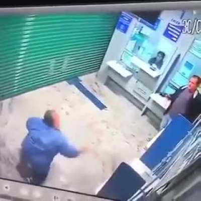 - Магазин: закрывается ровно в 18:00 * Покупатель в 17:59:50