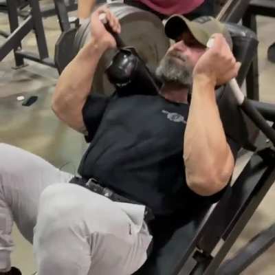 Angry Meathead flips out at gymgoers for talking in front of him and disrupting his grunting session.