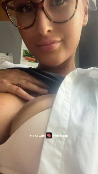 Sucks my tits