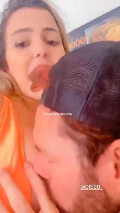 Diego lambendo os seios da Grazi Mour&atilde;o