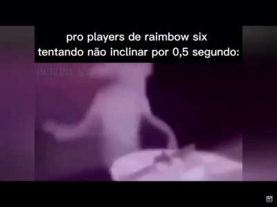 Algo me diz que esse duende t&aacute; louco de pedra