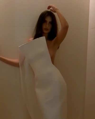 Showing off her dress for Vanity Fair&rsquo;s Oscar party 3/10/2024