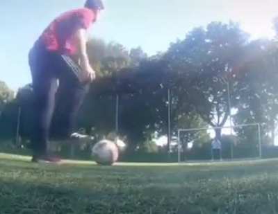 Tomou a bolada na boca