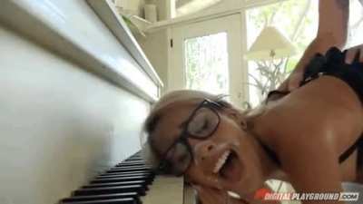[Kik: yourgoonslut2] My gf has been loving piano lessons lately. I would love for a bud to feed me