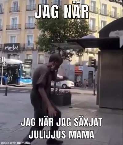 Det &auml; julijjus mama o papa s&aring;m brokr i bakrund&auml;n