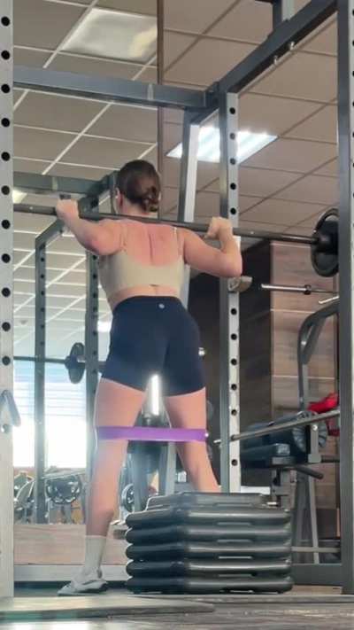Squat form question.