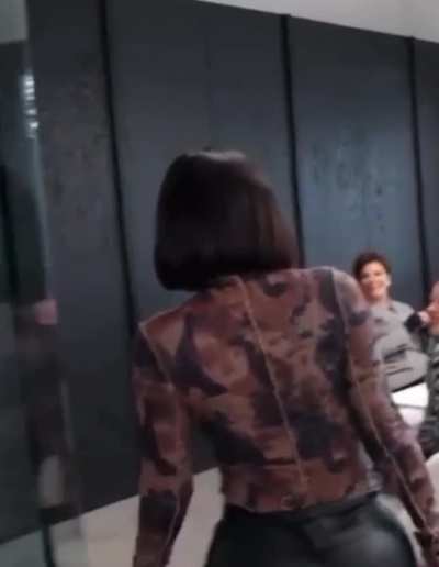 kylies massive ass in leather pants