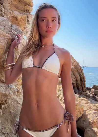 Bikini babe