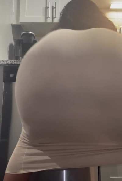 Bubble Butt Ebony in dress 👀😏