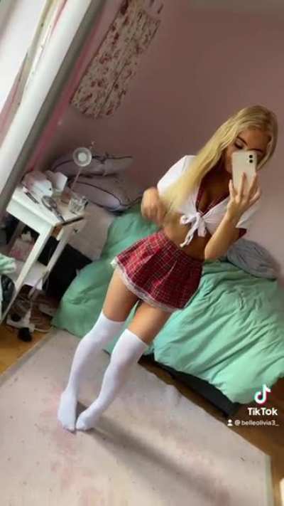 Can an irish schoolgirl turn you on?😇