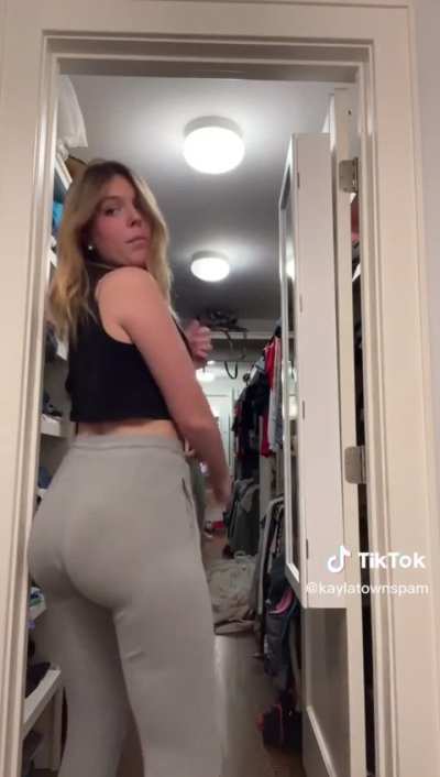 My community needs to blow up. Join and upvote if you&rsquo;ve busted to my huge ass. Don&rsquo;t lie😘