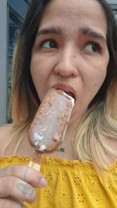 i get so horny when i flash outside