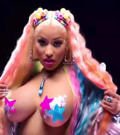 Nickis Titties