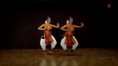 Aananda Natamaaduvar Thillai by Kameshweri Ganesan,Sanjena Ramesh in Bharatnatyam style (more in comments)