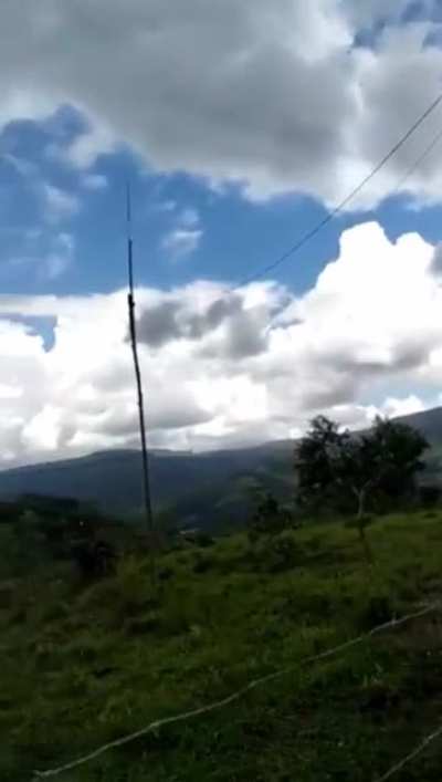 [Unknown>English] Clear sky and lightning