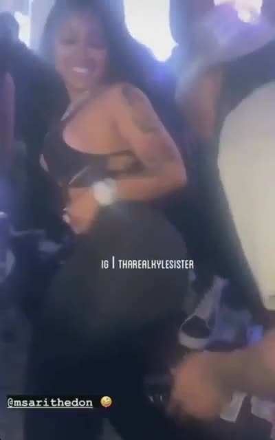 She just poking that mf out ready to get penetrated 😒