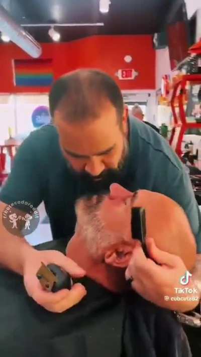 T&ocirc; precisando fazer a barba 