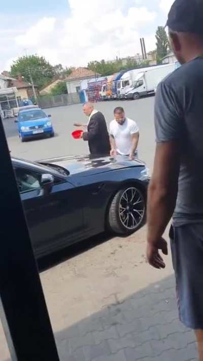 A dat priestu cu bless să nu ne ducem pe pulă