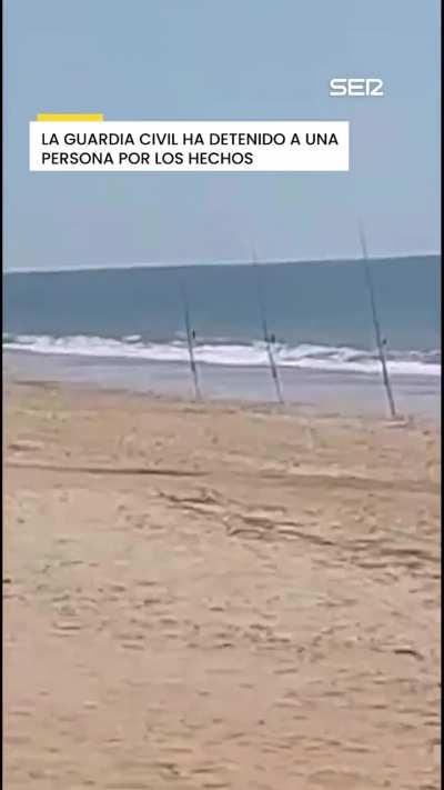 Una narcolancha irrumpe de forma temeraria entre los ba&ntilde;istas de la playa de Huelva en plena persecuci&oacute;n policial
