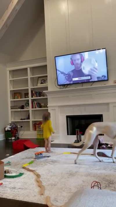 It&rsquo;s working day 2: He stays to watch