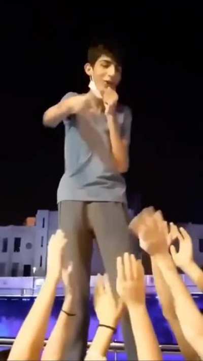 Por&ccedil;ay "Anlamsız şeyler yapın." der, Burdurland: