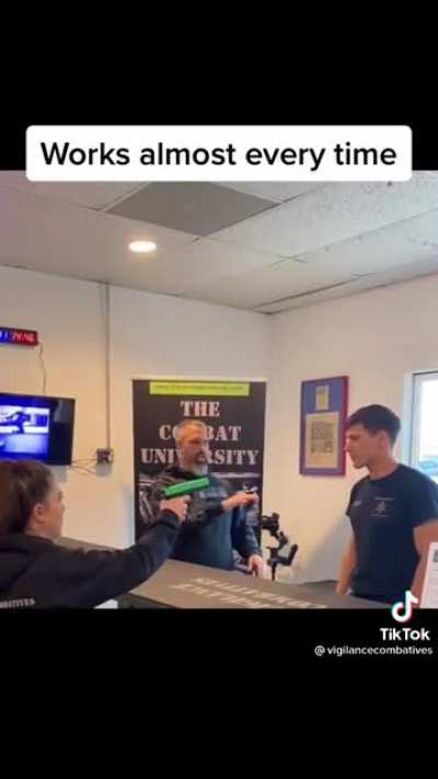 You&rsquo;re not allowed to move the gun while i disarm you!!