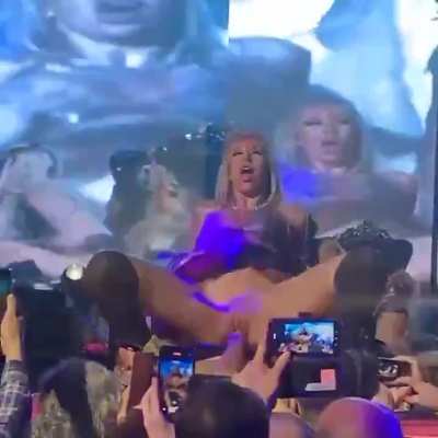 Lady gets Railed on Stage at an Erotic Expo‼️😮