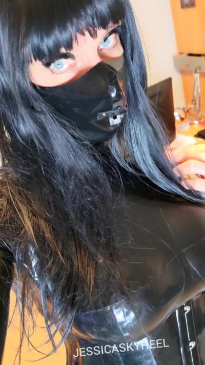 Do you like my outfit?.