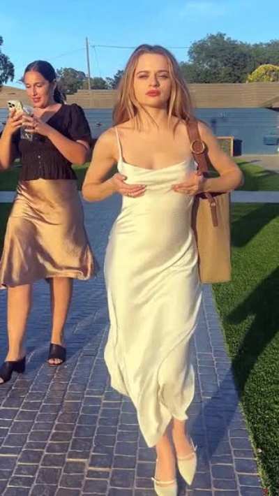 Joey king playing with her boobs