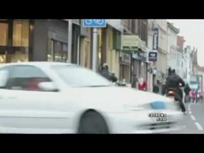 Super Granny takes on jewellery robbers