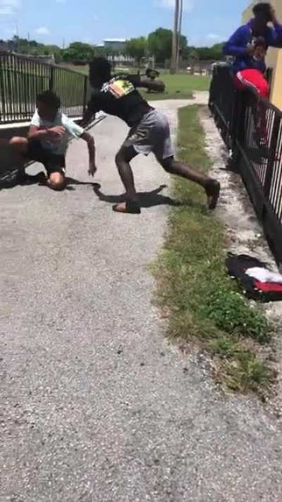 So deo I got in my first fight yesterday... yes I&rsquo;m the nigga in blue any tips his brother wanna fight me Monday